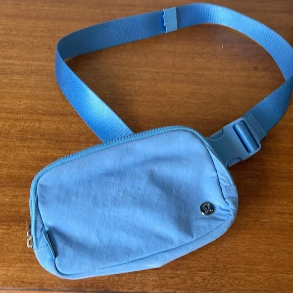 Lululemon Cross Body bag - Picture 3 of 4